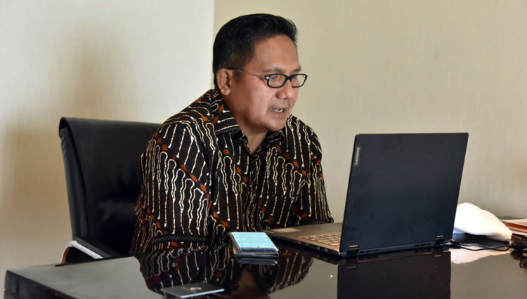 Marten Taha saat memberikan sambutan di Rapat Koordinasi dan Evaluasi (Rakorev) penyerapan anggaran Kota Gorontalo Triwulan III tahun anggaran 2021 melalui daring. (Foto: Humas Pemkot Gorontalo)