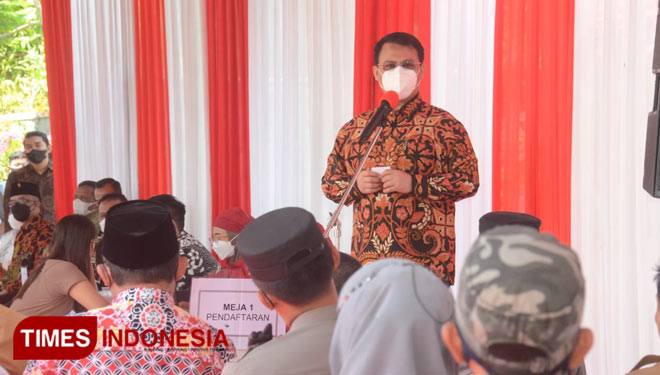 Wakil Ketua MPR RI Ahmad Basarah ketika sambutan pada vaksinasi dosis kedua. (Foto: Aditya Hendra/TIMES Indonesia).