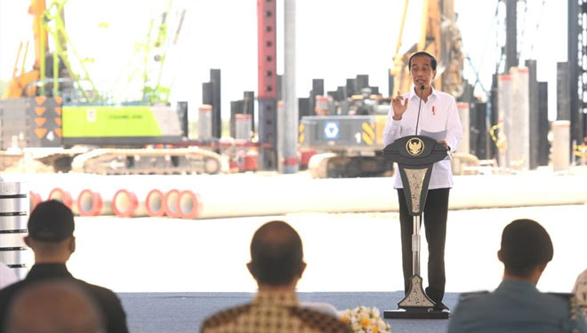 Presiden Jokowi saat memberikan sambutan dalam kegiatan kunjungan kerja ke Gresik (Foto: Lukas - Biro Pers Sekretariat Presiden).