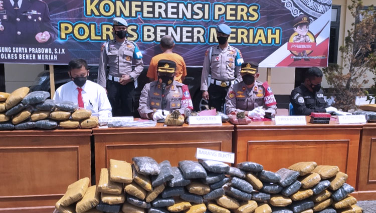 Konferensi pers penangkapan kurir ganja yang ditangkap di depan Pendopo Wakil Bupati Bener Meriah (FOTO: Istimewa)