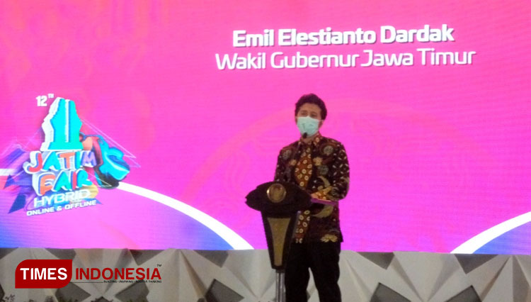 Wakil Gubernur Jatim, Emil Elistianto Dardak saat menutup Jatim Fair Hybrid 2021, Selasa (12/10/2021). (Foto: Khusnul Hasana/TIMES Indonesia). 