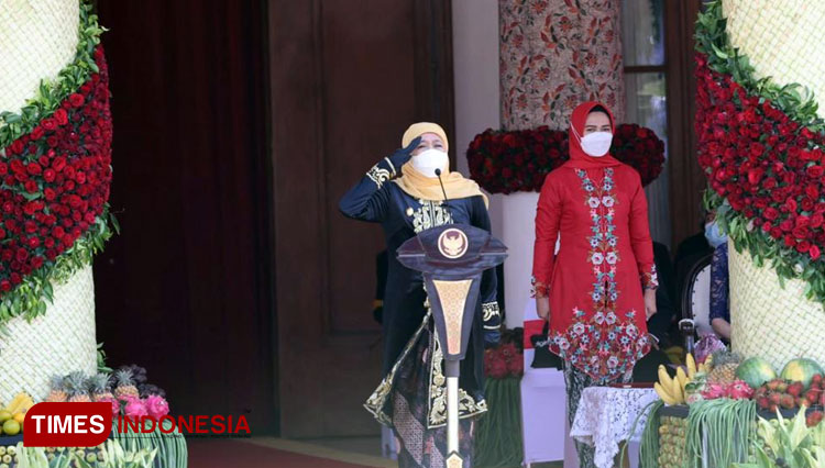 Gubernur Jawa Timur, Khofifah Indar Parawansa saat sambutan dalam HUT Ke-76 Pemprov Jatim, Rabu (13/10/2021). (Foto: Humas Pemprov Jatim for TIMES Indonesia). 