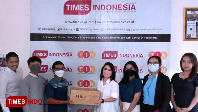 Rombongan Grup Hestia Connecting Hotel ketika berkunjung ke Kantor Biro TIMES Indonesia Regional Yogyakarta. Kunjungan tersebut untuk membangun konektivitas. (FOTO: Hendro S.B/TIMES Indonesia)