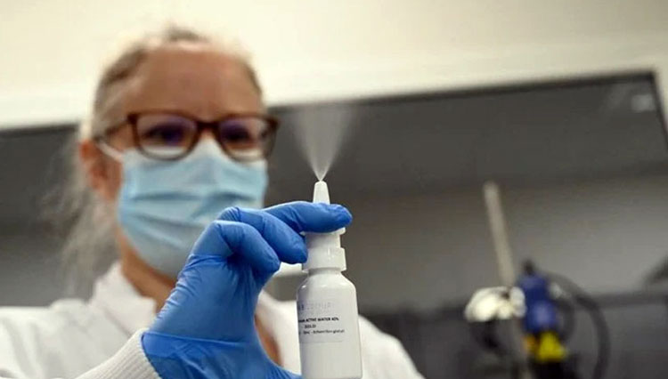 Rusia akan melakukan uji coba penggunaan Vaksin semprotan hidung. Vaksin ini merupakan pengembangan dari vaksin Sputnik V. (Foto: ArabNews.com/AFP)