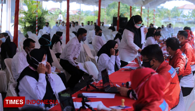 Para peserta tes SKD CPNS di Indramayu.(Foto: Muhamad Jupri/TIMES Indonesia)