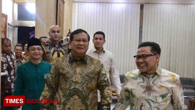 Ketua Umum PKB Abdul Muhaimin Iskandar (depan) bersama Ketum Partai Gerindra Prabowo Subianto bebarapa tahun lalu. (FOTO: Hasbullah/TIMES Indonesia)