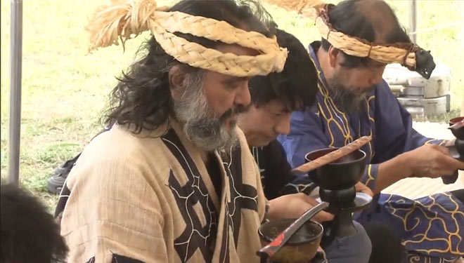 The Ainu cultural bearer following the ceremony to welcome the returnnof salmon on Toyohira River (13/10/2021). (Photo: Screenshot)