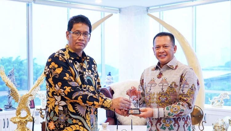 Ketua MPR RI Bambang Soesatyo menerima Ketua Dewan Komisioner Lembaga Penjamin Simpanan (LPS) Purbaya Yudhi Sadewa, di Jakarta, Kamis (14/10/21). (FOTO: Dok. MPR RI).