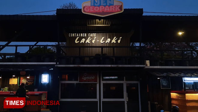 Cafe Kontainer Laki-Laki Bondowoso. Kunjungan ke cafe sudah mulai kembali meningkat saat kasus Covid-19 mulai menurun (FOTO: Moh Bahri/TIMES Indonesia)