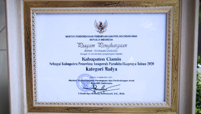 Ciamis raih penghargaan Anugerah Parahita Ekapraya (APE) 2020 dengan Kategori Madya (Pengembang). (foto: Humas Kabupaten Ciamis)
