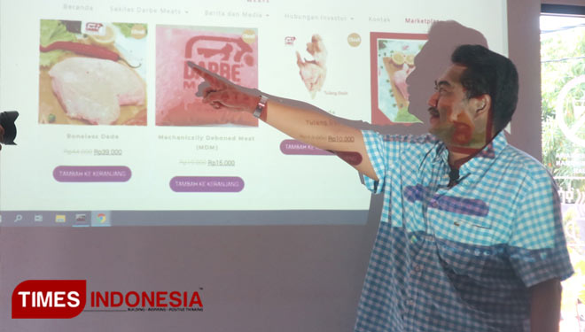 Komisaris Utama PT DJA Nanang Sumartono Hadiwidjojo, saat memaparkan transformasi digital dalam perseroan, Kamis (14/10/2021). (Foto: Lely Yuana/TIMES Indonesia) 