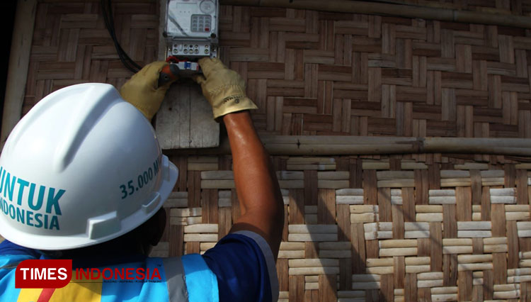 PLN Bantu Sambung Listrik Warga Tak Mampu Lewat Aplikasi dan Acara Ini