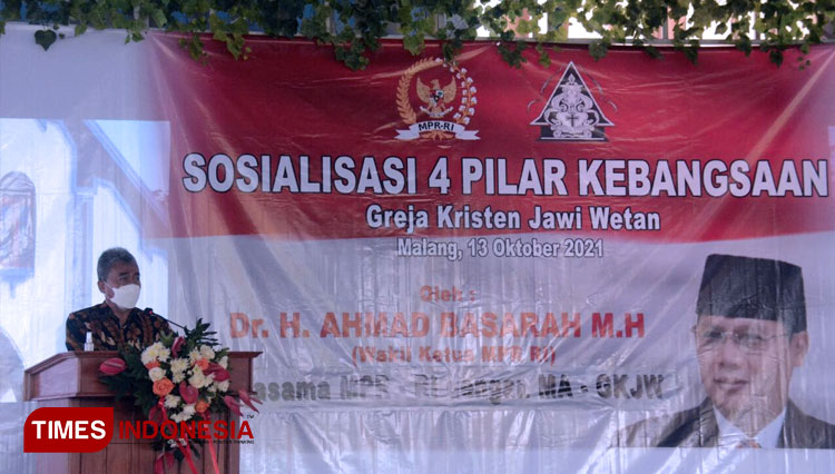 Ketua MA GKJW, Tjondro Gardjito saat memberikan sambutan di acara Sosialisasi 4 Pilar pada Rabu (13/10/2021) kemarin. (FOTO: Adhitya Hendra/TIMES Indonesia)