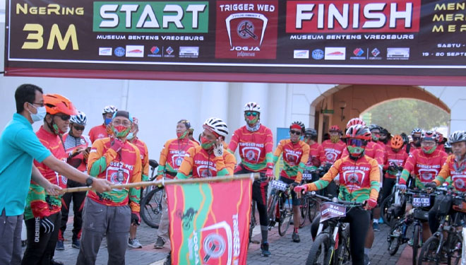 Trigger Wed Cycling Comunity Yogyakarta ketika gowes melintasi Kawasan Menoreh, Merapi, Merbabu pada 2020 lalu. (FOTO: Dok. Arif Budianto for TIMES Indonesia)