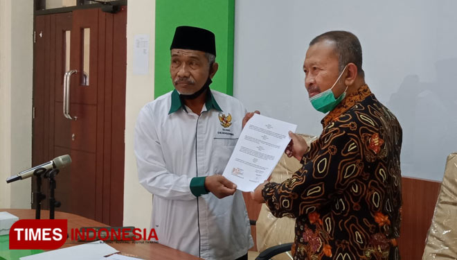 MoU antara Unej Kampus Bondowoso dan BAZNAS dalam pembentukan Kampung Zakat (FOTO: Moh Bahri/TIMES Indonesia).