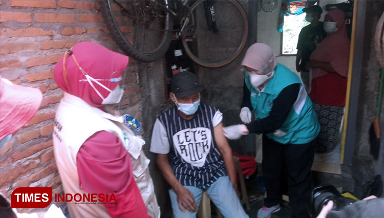 Vaksinasi Door To Door yang digelar Binda DIY (FOTO: Totok Hidayat/TIMES Indonesia)