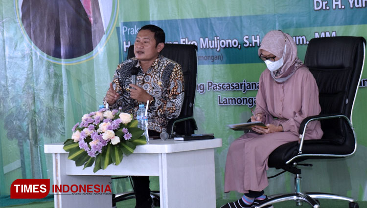 Bupati Lamongan Yuhronur Efendi menjadi pembicara pada Kuliah Umum Pengenalan Budaya Kehidupan Kampus Mahasiswa Baru (PBKKMB) Universitas Islam Lamongan (Unisla), Kamis (14/10/2021) (FOTO: Prokopim Lamongan for TIMES Indonesia)
