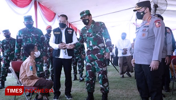 Panglima-TNI-dan-Kapolri-dalam-kunjungannya-ke-Surabaya-2.jpg