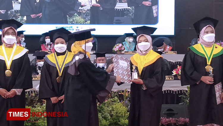 Rektor UMG Dr Eko Budi Leksono 2