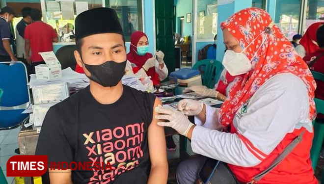 Vaksinasi Covid 19 di Kabupaten Probolinggo kepada masyarakat umum (foto: Diskominfo)