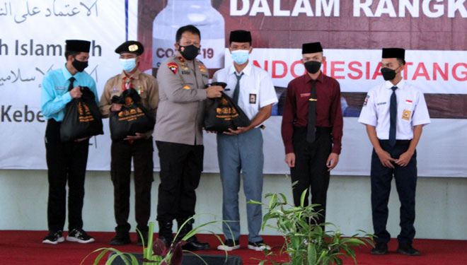 AKABRI angkatan 1989 mengadakan acara Bakti Sosial Ponpes Nashrul-Haq Al-Islamy Jalan Sukasari Kelurahan Sukarindik, Kecamatan Bungursari, Kota Tasikmalaya. Minggu (17/19/21) siang (FOTO: Humas Polres Tasikmalaya Kota/TIMES Indonesia)