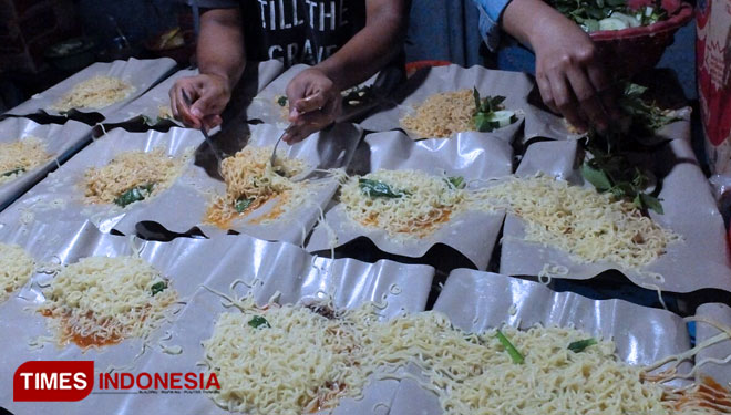 Indomie Penyet Dinoyo Surabaya b