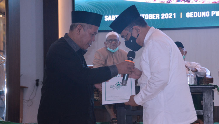 Ketua PWNU Jatim Resmi Serahkan Dukungan NU Se-Jatim ke Gus Yahya pada Muktamar Ke-34 NU Lampung