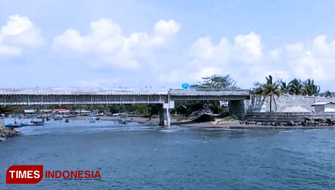 Pembangunan jembatan penghubung pantai di Kabupaten Pangandaran (Foto : Syamsul Ma'arif/TIMES Indonesia)
