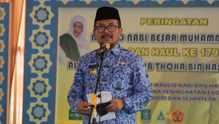 Bupati Cirebon Imron Rosyadi saat menghadiri Peringatan Maulid Nabi. (Foto: dok Humas Pemkab Cirebon)