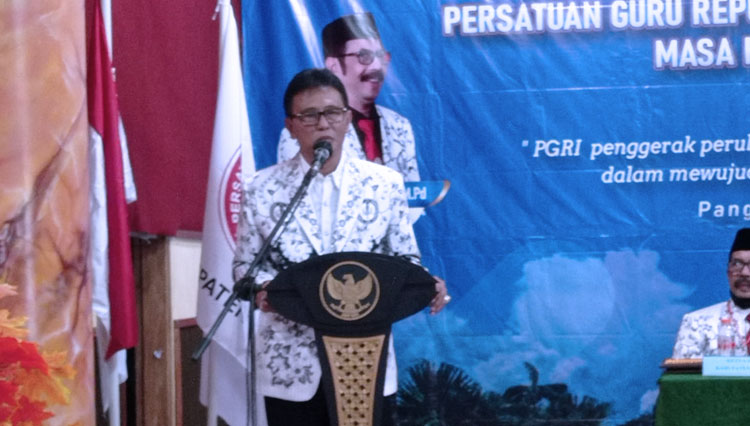 Bupati Ciamis, Herdiat Sunarya apresiasi kegiatan Konferensi PGRI 2021 (foto: Humas Kabupaten Ciamis)