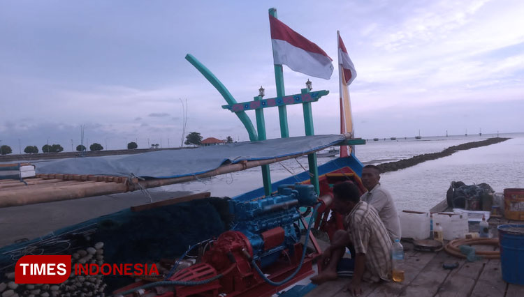 Nelayan Pulau Bawean tak melaut karena tidak adanya bahan bakar (Foto: Akmal/TIMES Indonesia)