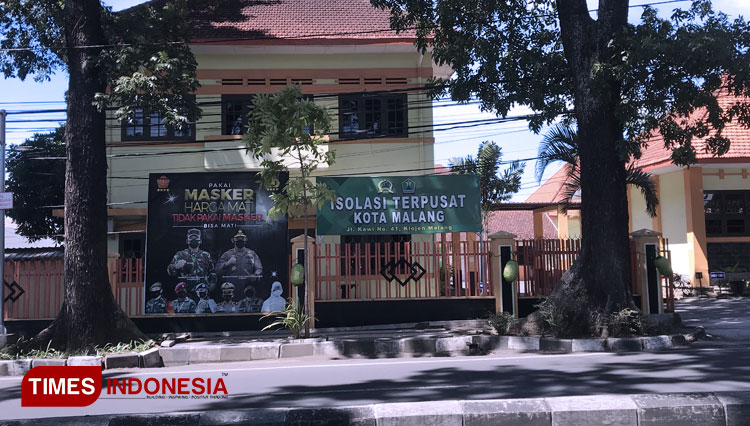 Nampak dari jauh gedung BPSDM yang difungsikan sebagai Safe House Kawi. (Foto: Rizky Kurniawan Pratama/TIMES Indonesia)