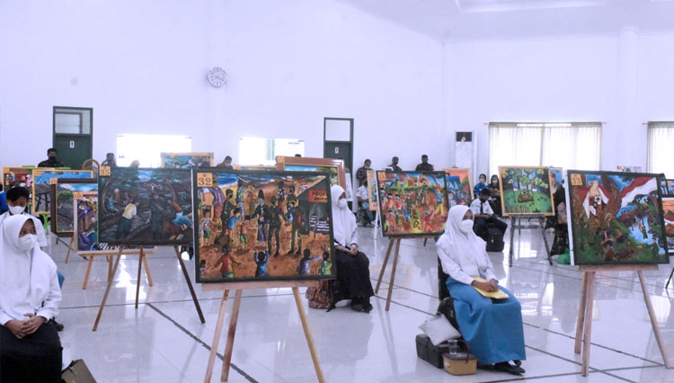 Sejumlah-pelajar-mengikuti-lomba-melukis-di-Aula-Makorem-Bhaskara-Jaya-2.jpg