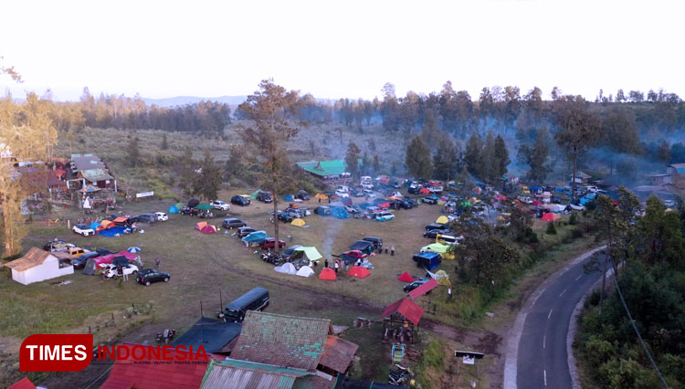 Rombongan-Camper-Van-padati-lokasi-camp-Paltuding-Ijen-Banyuwangi-2.jpg
