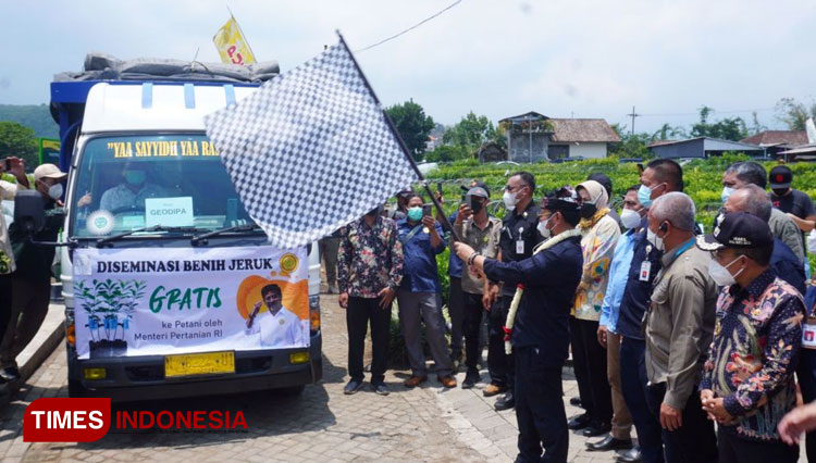 Menteri Pertanian Syahrul Yasin Limpo saat melepas ekspor jeruk purut di IP2TP Punten Balitjestro Kota Batu, Selasa (19/10). (FOTO: AJP TIMES Indonesia)