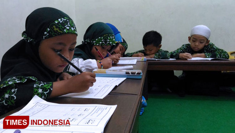 Guru Ngaji di Surabaya Sambat, Mal Buka TPQ Masih Tutup