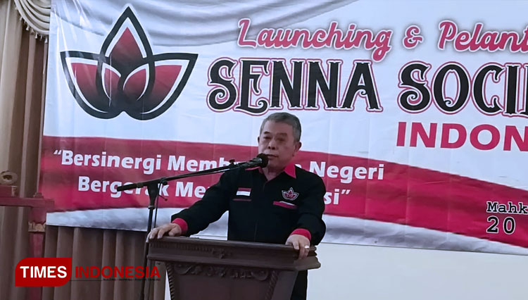Ketua DPRD Jatim Kusnadi saat memberikan sambutan usai launching dan pelantikan Senna Society Indonesia di Grand Hotel Mahkota lantai 2 Lamongan, Rabu (20/10/2021), (FOTO: Moch. Nuril Huda/TIMES Indonesia)