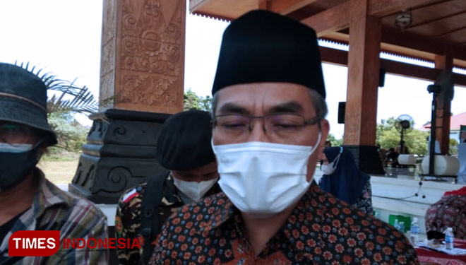 Bupati Bantul Abdul Halim Muslih saat memberikan keterangan kepada media. (Foto: Totok Hidayat/TIMES Indonesia)
