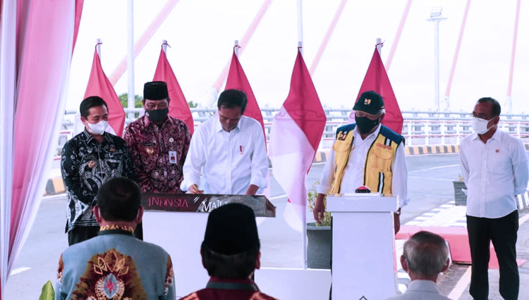 Resmikan Jembatan Sei Alalak, Presiden RI Jokowi: Cable Stayed dengan Struktur Lengkung Pertama di Indonesia