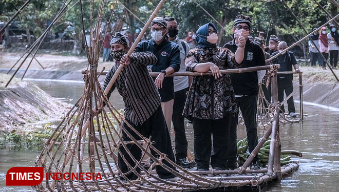 Sandiaga Uno berkunjung ke Desa Wisata Sangiran Desa Krikilan, Kabupaten Sragen, Jawa Tengah. (foto: MUKHTARUL HAFIDH/TIMES Indonesia)