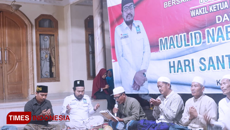 Wakil Ketua DPRD Bangkalan Hotib Marzuki menggelar khotmil quran bersama masyarakat Desa Telang, Kecamatan Kamal dalam rangka memperingati HSN 2021. (FOTO: Doni Heriyanto/TIMES Indonesia)