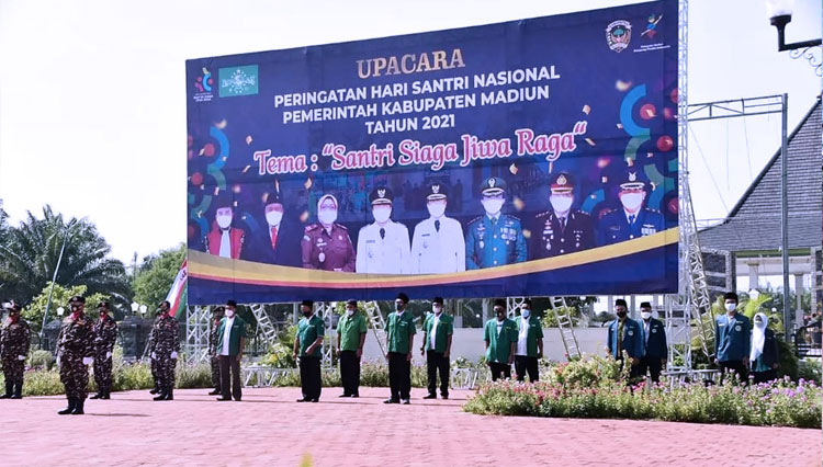 Suasana upacara Hari Santri 2021 di Pendapa Ronggo Djoemeno Kabupaten Madiun. (FOTO: Humas Pemkab Madiun)