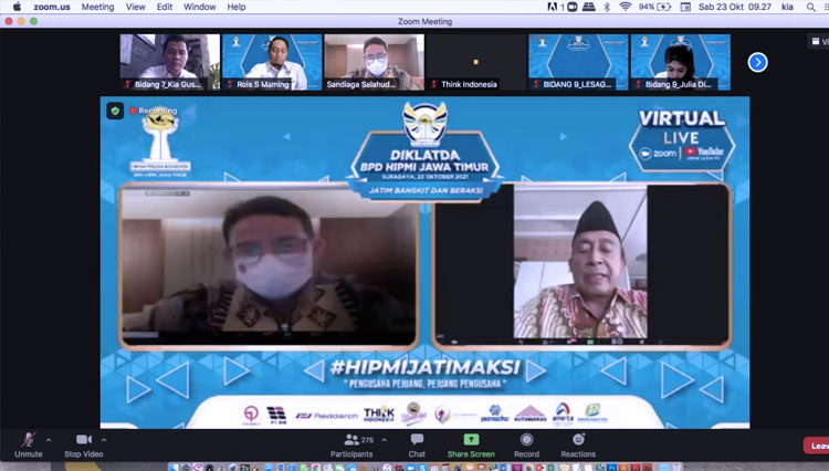 Menteri Pariwisata dan Ekonomi Kreatif Sandiaga Uno serta Abdul Latief Menteri Pariwisata era presiden Soeharto hadir dalam Diklatda III HIPMI Jatim. (FOTO: Tangkapan layar) 