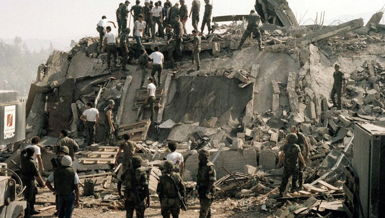 Reruntuhan bangunan markas tentara Amerika Serikat di Beirut