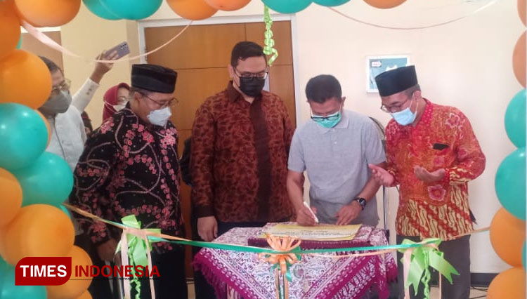 Sejumlah pejabat meresmian Kinik Fertilitas Indonesia di RSIA Pala Raya Tegal. (Foto: Humas RSIA Pala Raya Tegal For Times Indonesia)