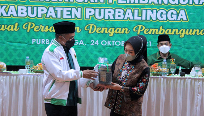 Dyah Hayuning b