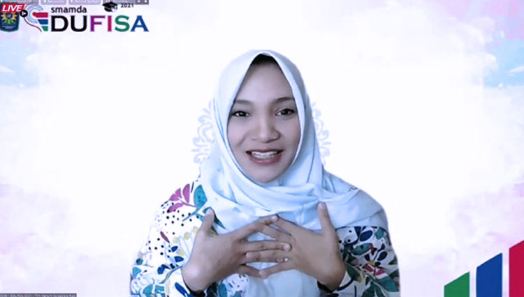 Hanum Salsabiela Rais saat menyampaikan materi talkshow EDUFISA 2021 secara daring. (FOTO: Tangkapan layar Zoom)