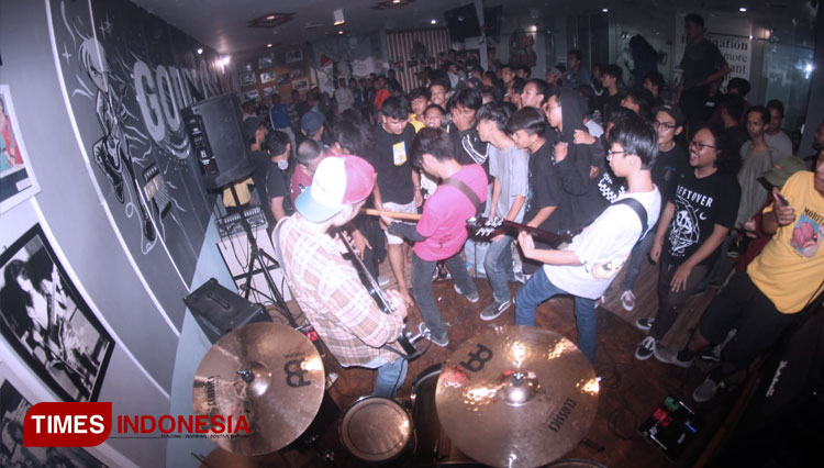 Ilustrasi - Kegiatan Konser Musik di Kota Malang. (FOTO: Dok. Kingkong Milkshake/TIMES Indonesia)