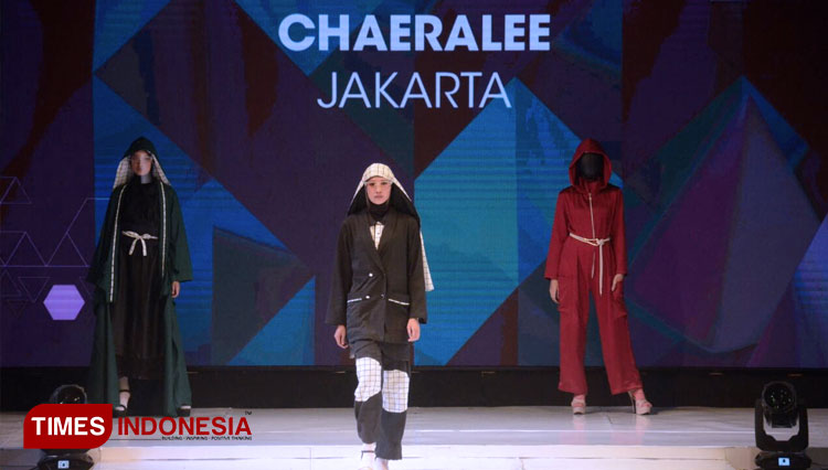 Puluhan Model Kampanyekan Fashion Reborn di Malang Fashion Week 2021