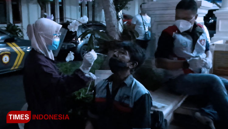 PKL Alun-alun Kota Banjar Jalani Tes Antigen, Kapolres: Mereka Berisiko Terpapar Covid-19